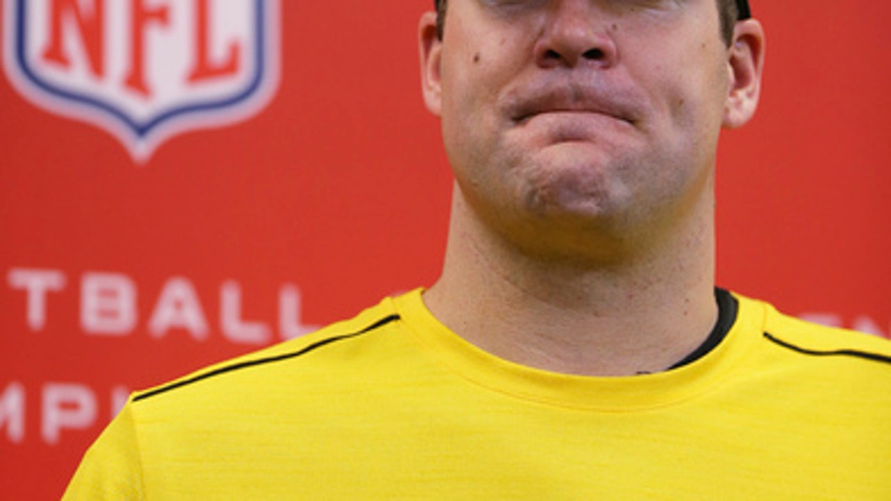 Roethlisberger hoping to play up to Brady's "gold standard"